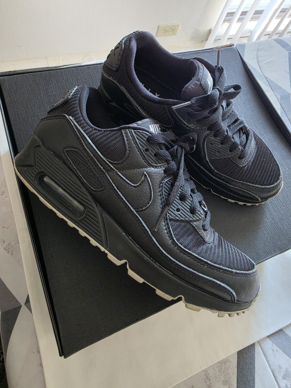 Nike Black Air Max Retro Sneakers Size 6.5